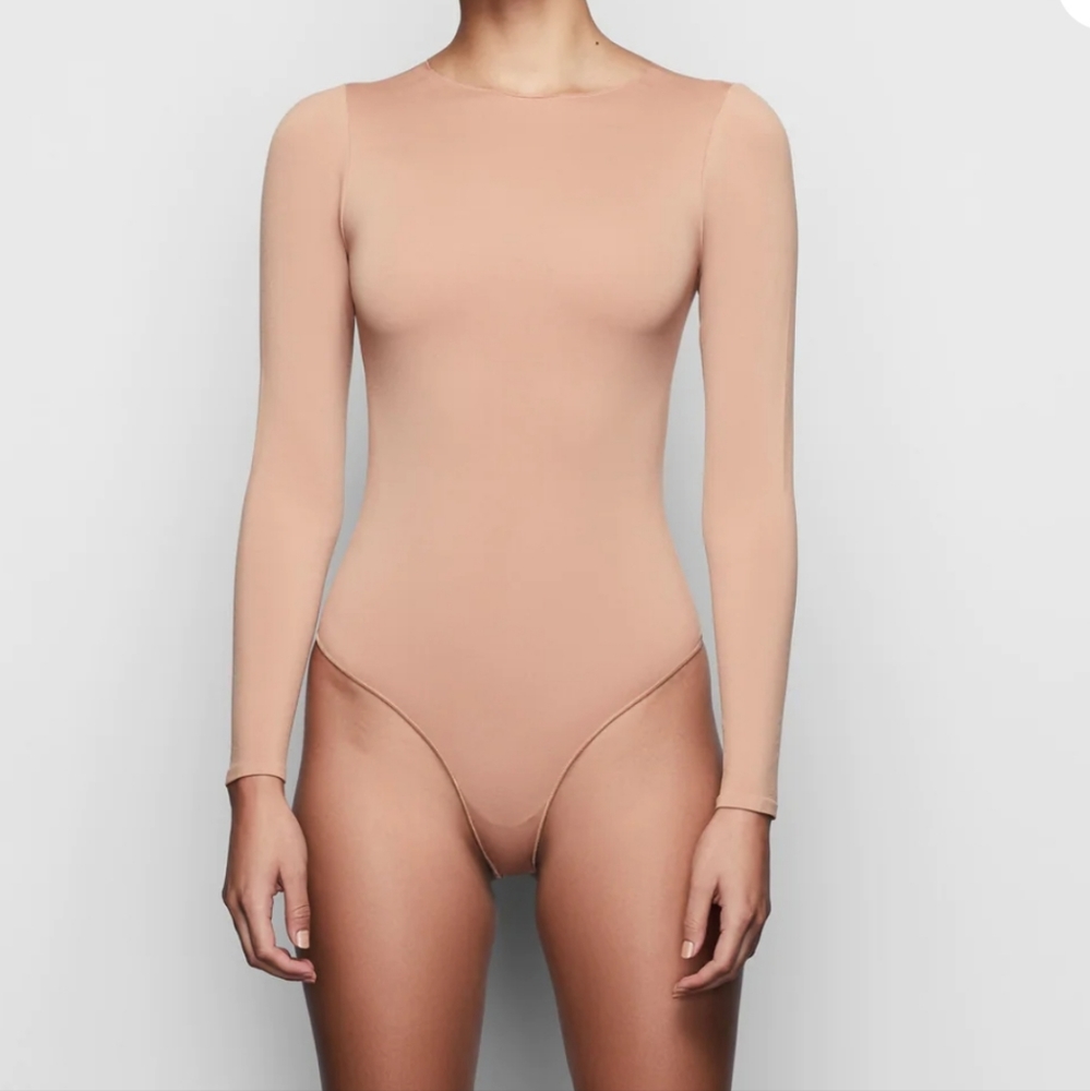 NWT SKIMS Essential Bodysuits crew neck long sleeve bodysuit - Picture 5 of 5